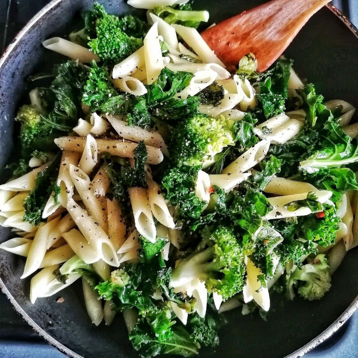 Simple pasta with curly Kale and Broccoli stir-fry