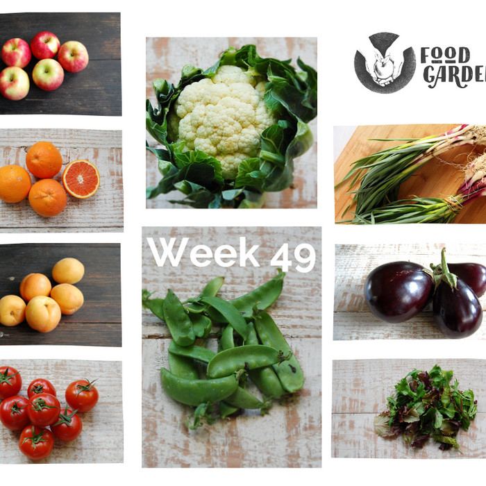 Week 49 - Green Capsicum, Spring Onion, Snow Peas, Basil, Cos Lettuce and Chat Potato 🚚 🧅 🥦 🥕 🍊 🍎