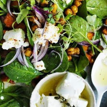 Pumpkin, spinach and roasted chickpea salad