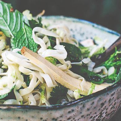 Pho noodle salad with tofu, wombok and broccoli