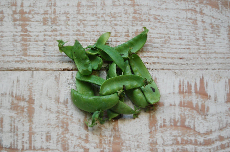 Snow peas 100g, flat fresh organic pods with delicate sweet peas | Food Garden